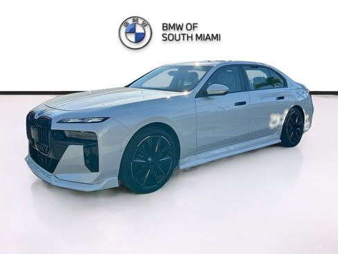Certified 2025 BMW 760i xDrive image 3