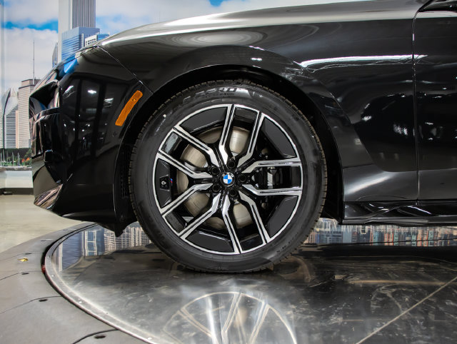Used 2026 BMW 760i xDrive AWD/4WD image 7