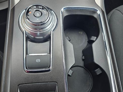 Used 2018 Ford Fusion SE FWD image 16