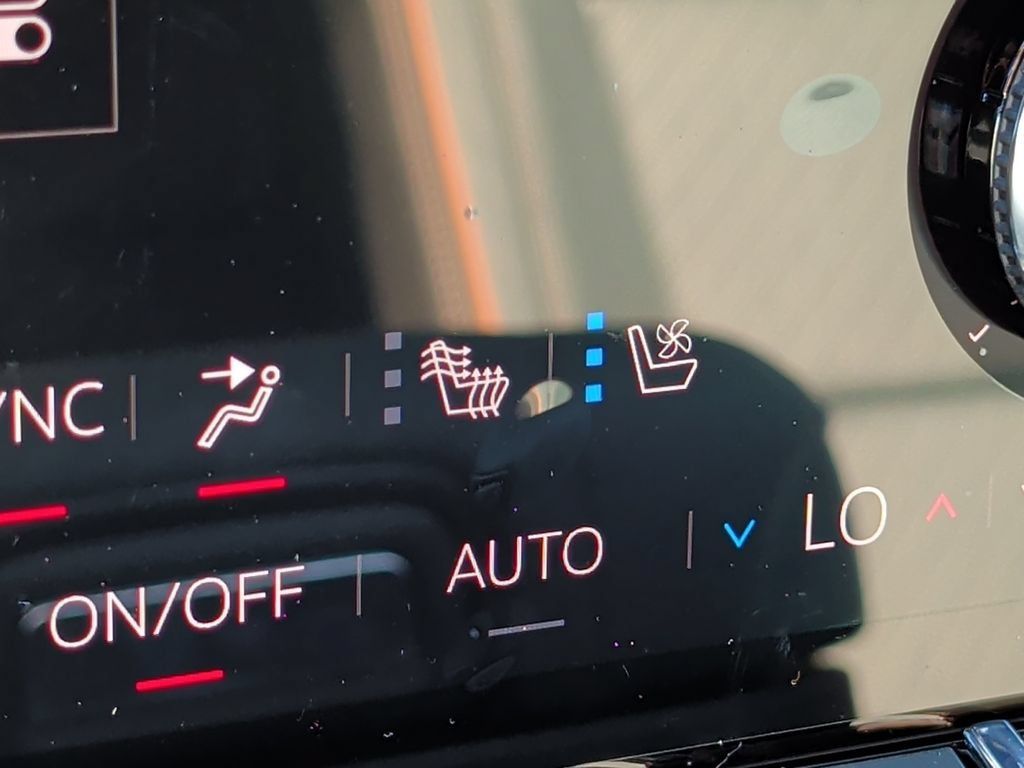 New 2026 GMC Yukon XL AT4 w/ AT4 Premium Plus Package AWD/4WD image 32