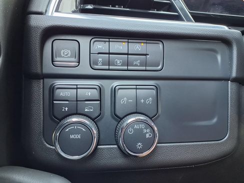 Used 2025 Chevrolet Tahoe LT AWD/4WD image 16