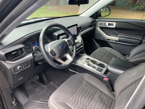 Used 2020 Ford Explorer XLT w/ Comfort Package RWD image 11