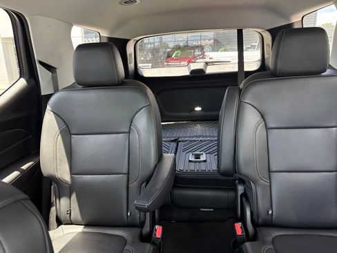 Used 2019 Chevrolet Traverse LT FWD image 8