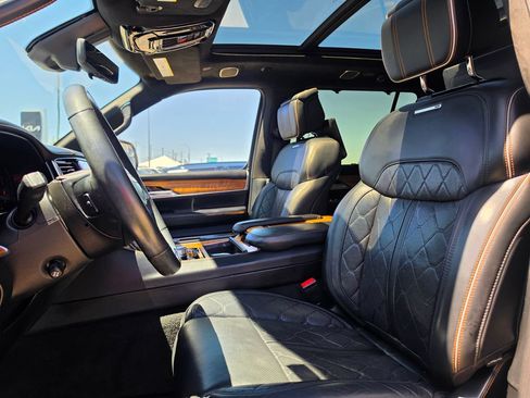 Used 2022 Jeep Grand Wagoneer Series III w/ Rear Seat Video Group 1 AWD/4WD image 10