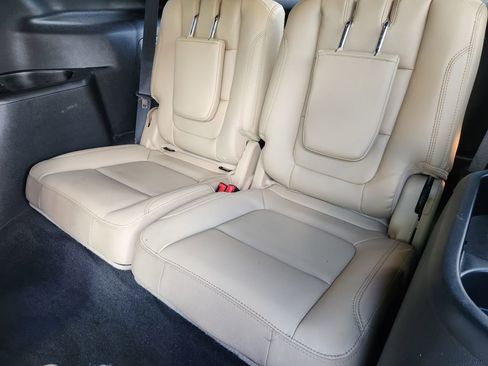 Used 2017 Ford Explorer Limited image 32