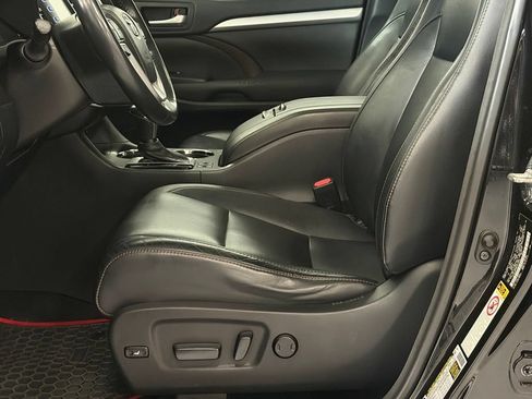 Used 2014 Toyota Highlander XLE AWD/4WD image 11