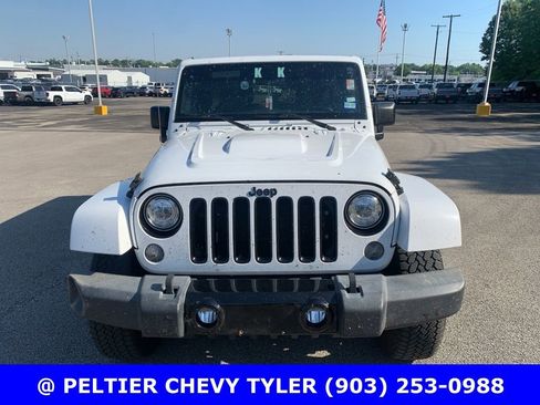 Used 2018 Jeep Wrangler Unlimited Sahara AWD/4WD image 2