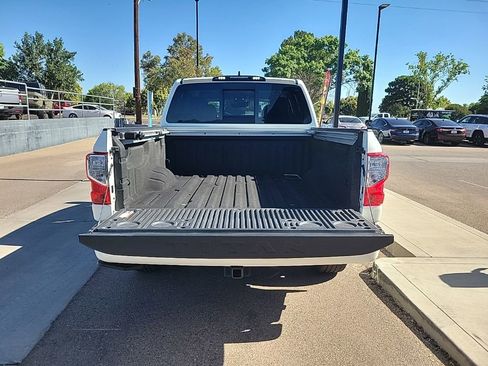 Used 2024 Nissan Titan SV w/ SV Convenience Package RWD image 13