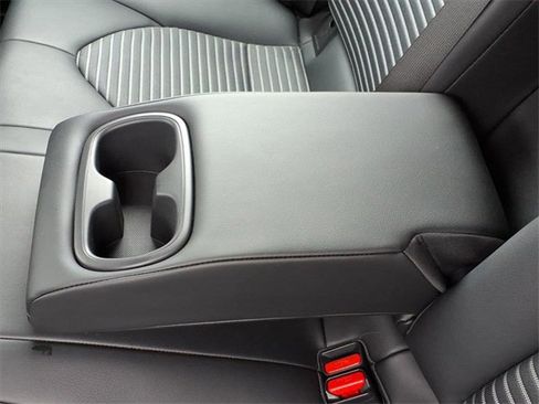 Used 2020 Toyota Camry SE image 23