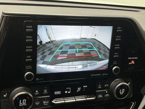 Used 2022 Toyota Highlander XSE AWD/4WD image 5