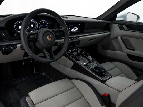 Certified 2025 Porsche 911 Carrera RWD image 4