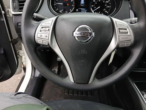 Used 2016 Nissan Rogue S image 16