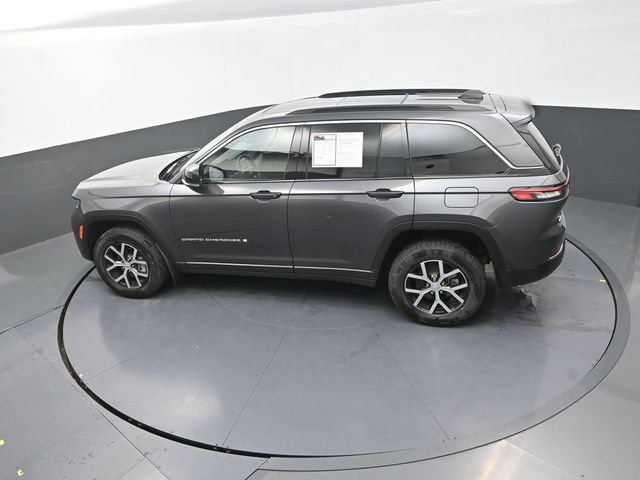 Used 2024 Jeep Grand Cherokee Limited AWD/4WD image 16