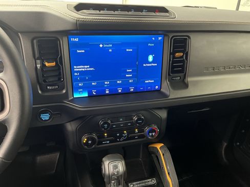 Used 2024 Ford Bronco Badlands image 15