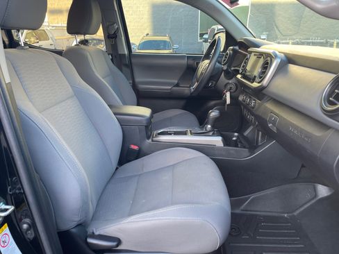 Used 2019 Toyota Tacoma SR5 RWD image 30