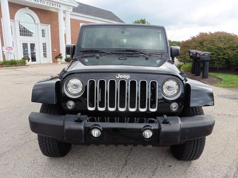 Used 2018 Jeep Wrangler Unlimited Sahara w/ Connectivity Group AWD/4WD image 21