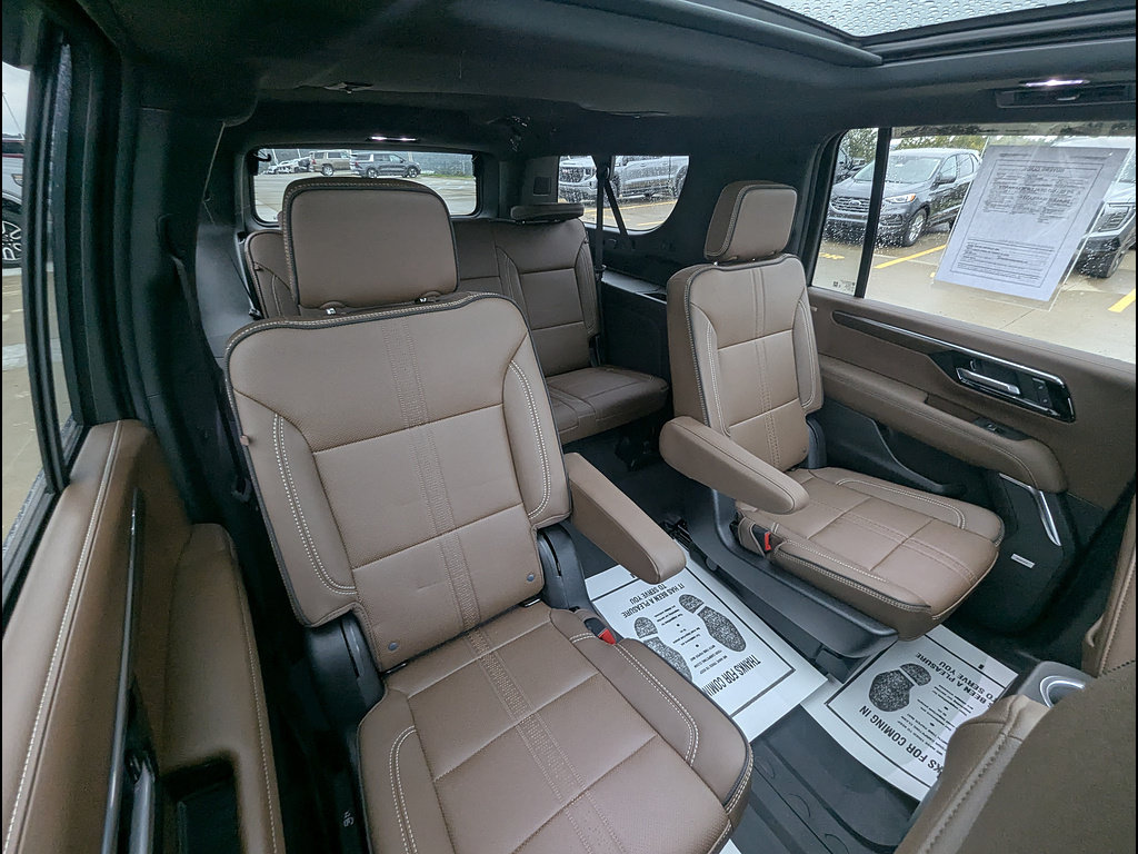 Used 2025 Chevrolet Suburban High Country AWD/4WD image 21