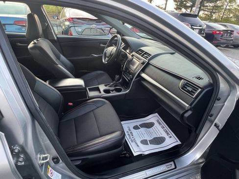 Used 2017 Toyota Camry SE image 10