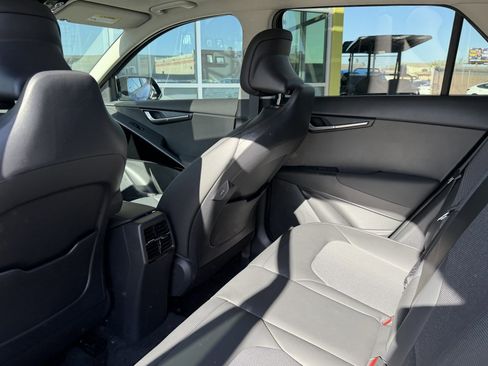 Used 2024 Kia Niro EX Touring image 32
