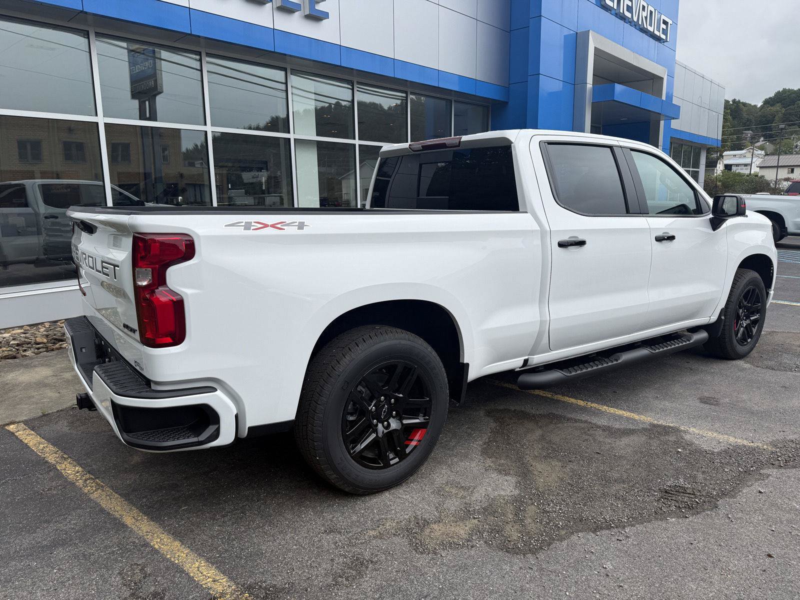 New 2026 Chevrolet Silverado 1500 RST w/ Redline Edition AWD/4WD image 3