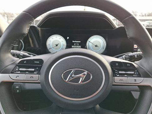 Used 2022 Hyundai Elantra Limited w/ Cargo Package image 18