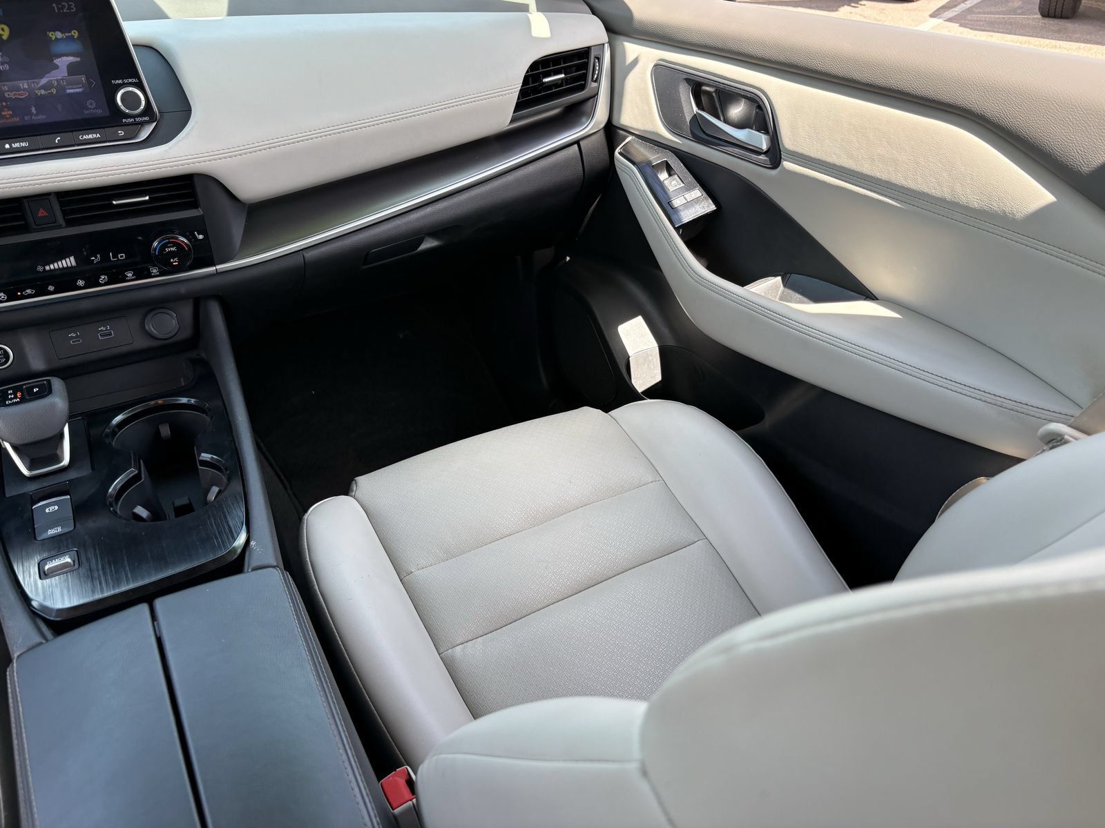 Used 2023 Nissan Rogue SV w/ SV Premium B Package FWD image 17