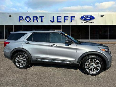 Certified 2022 Ford Explorer XLT w/ Equipment Group 202A AWD/4WD image 3