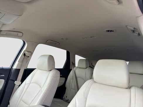 Used 2023 Buick Enclave Essence FWD image 24
