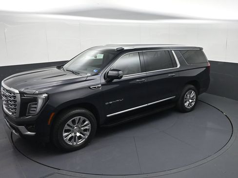 Used 2025 GMC Yukon XL Denali AWD/4WD image 22
