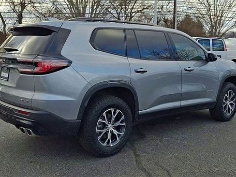 Used 2024 GMC Acadia AT4 w/ Luxury Package image 8
