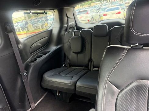 Used 2020 Chrysler Pacifica Touring-L w/ Advanced Safetytec Group FWD image 10