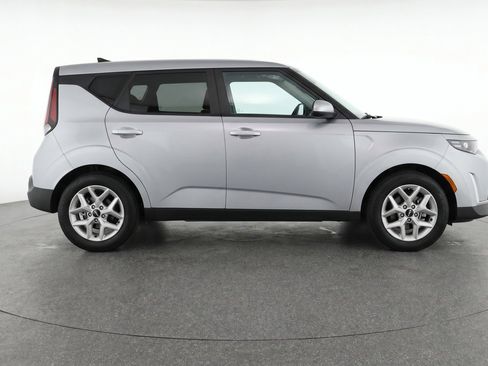 Used 2025 Kia Soul LX w/ LX Technology Package image 11