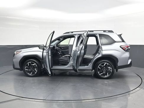 Used 2025 Subaru Forester Limited AWD/4WD image 41