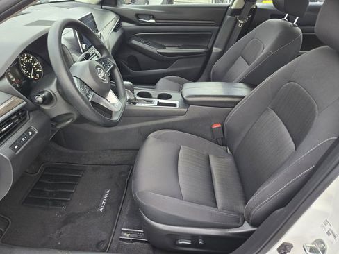 Used 2025 Nissan Altima 2.5 SV image 15