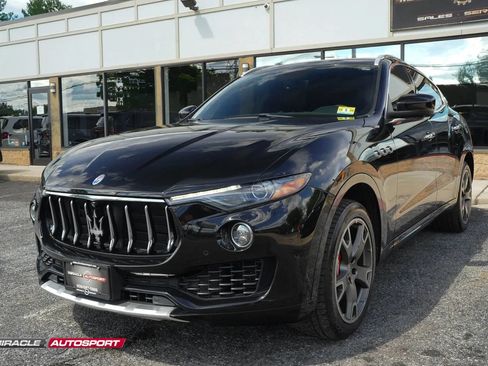Used 2017 Maserati Levante S AWD/4WD image 3