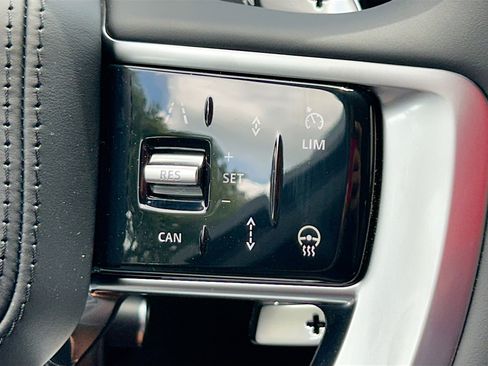 New 2025 Land Rover Range Rover SV image 33