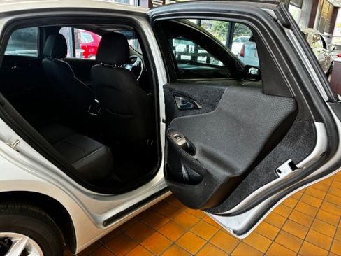 Used 2021 Chevrolet Malibu LT FWD image 27
