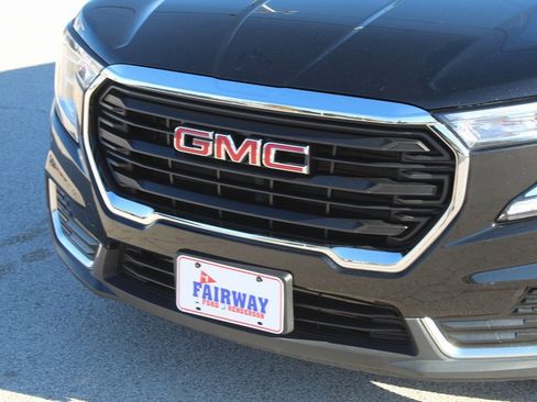 Used 2024 GMC Terrain SLE image 4