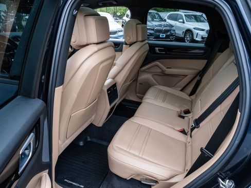 Used 2019 Porsche Cayenne AWD/4WD image 33