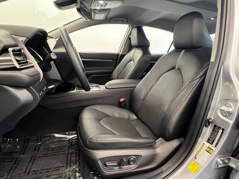 Used 2021 Toyota Camry XLE image 8