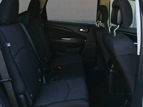 Used 2020 Dodge Journey SE w/ SE Popular Equipment Group image 28