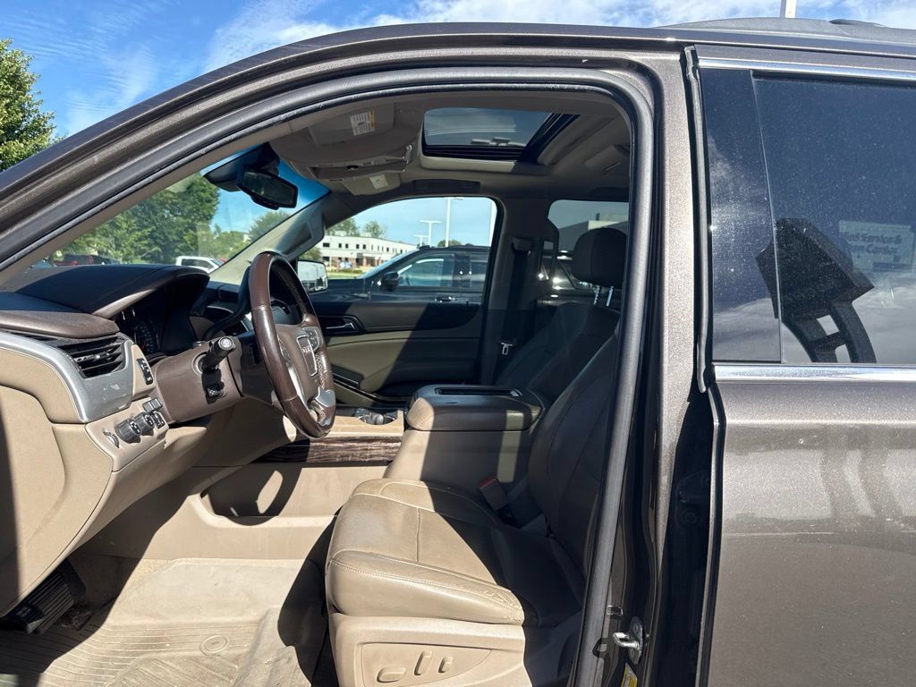 Used 2019 GMC Yukon SLT w/ Premium Edition AWD/4WD image 19