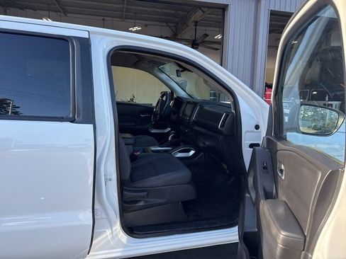 Used 2023 Nissan Frontier SV w/ SV Convenience Package image 8