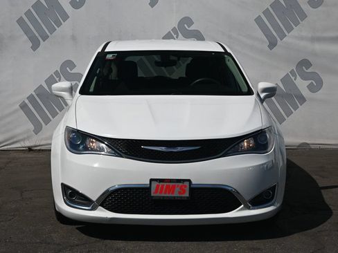 Used 2018 Chrysler Pacifica Touring Plus FWD image 2