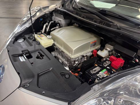 Used 2017 Nissan Leaf SV FWD image 22