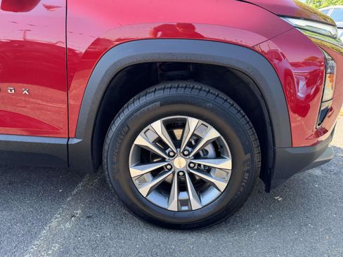 Certified 2025 Chevrolet Traverse LT w/ Driver Confidence Package FWD image 8