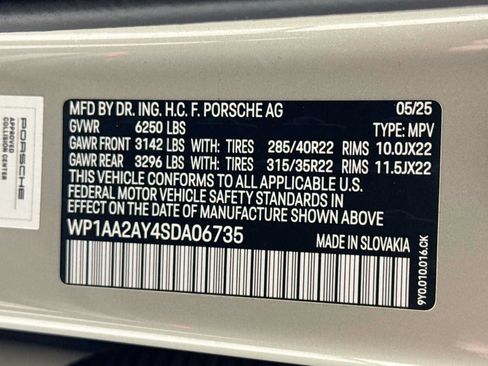 Certified 2025 Porsche Cayenne AWD/4WD image 33