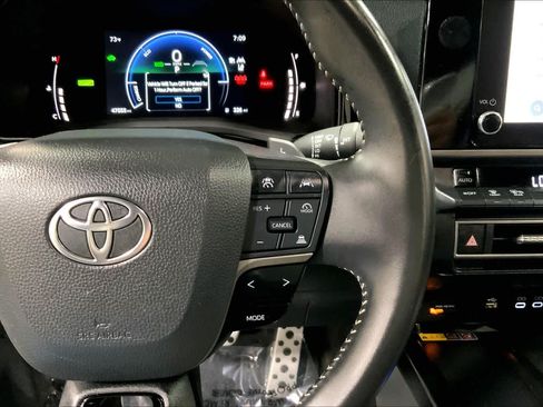 Used 2025 Toyota Camry SE FWD image 25