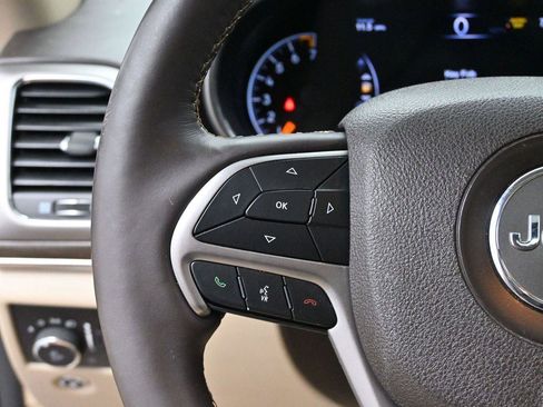 Used 2018 Jeep Grand Cherokee Overland AWD/4WD image 16