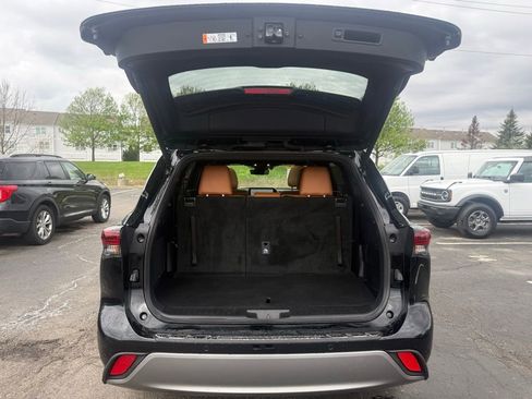 Used 2025 Toyota Highlander Platinum AWD/4WD image 46